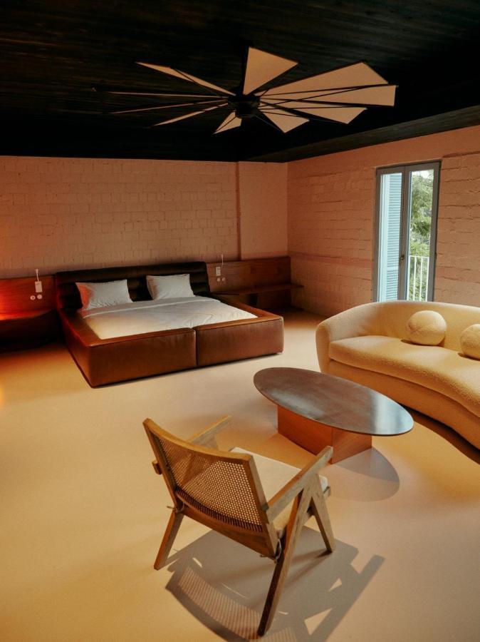 Rooms Hotel Батуми Экстерьер фото