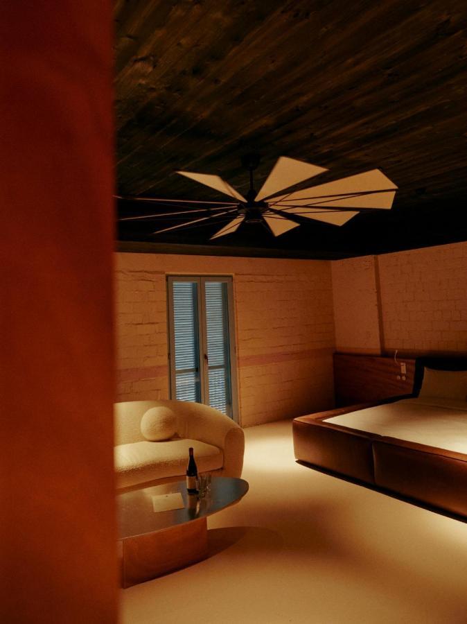 Rooms Hotel Батуми Экстерьер фото