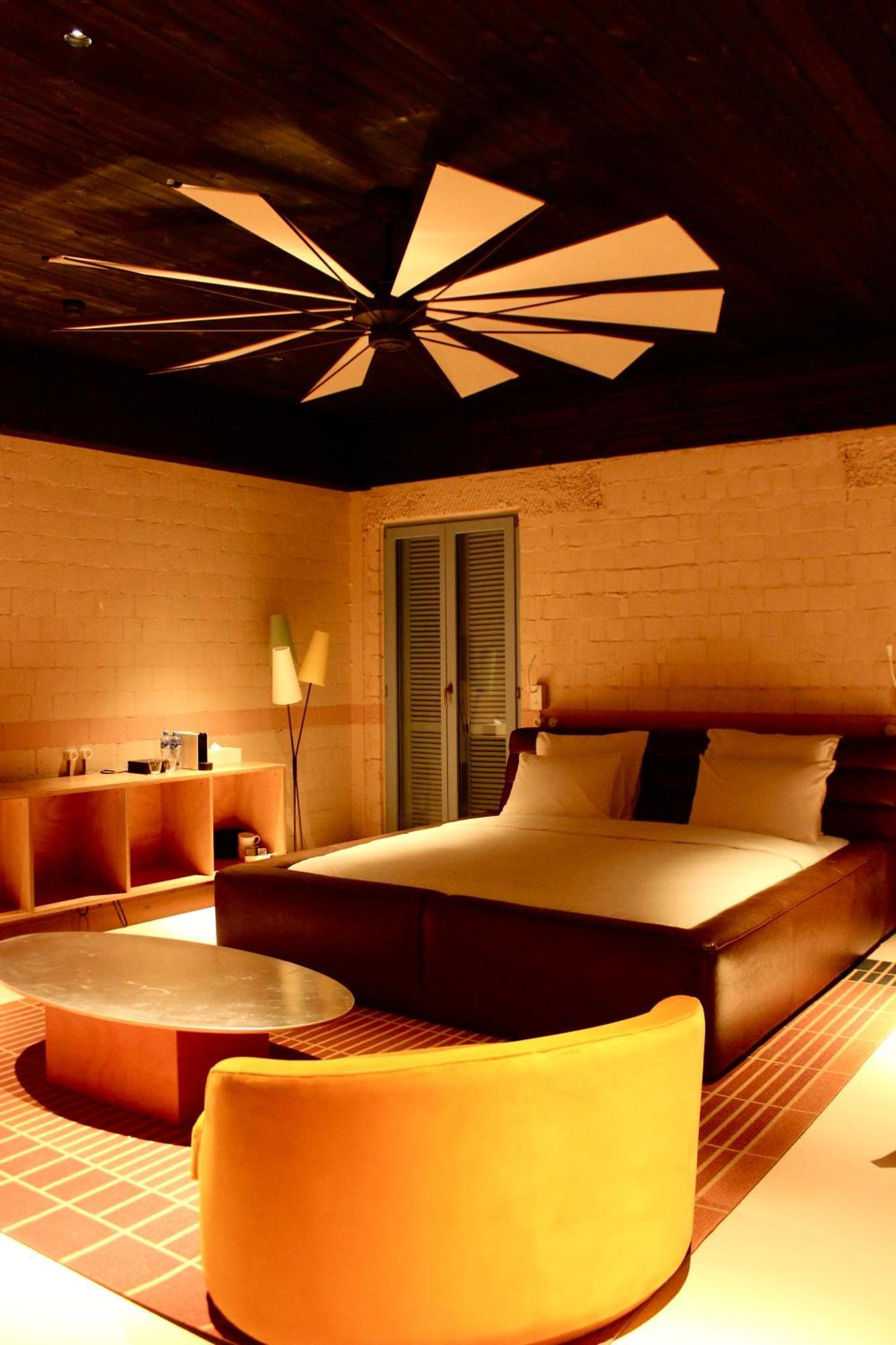 Rooms Hotel Батуми Экстерьер фото