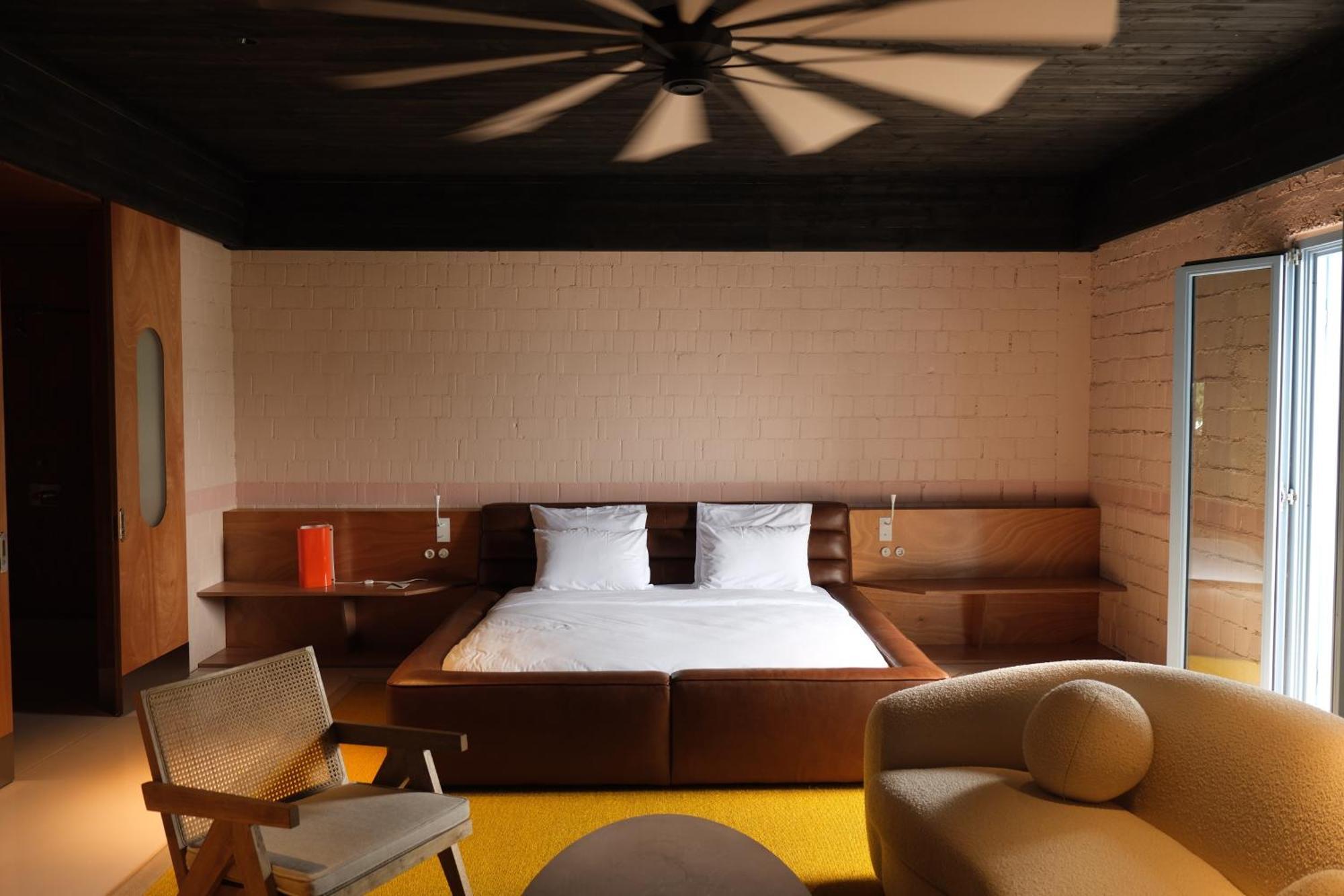 Rooms Hotel Батуми Экстерьер фото