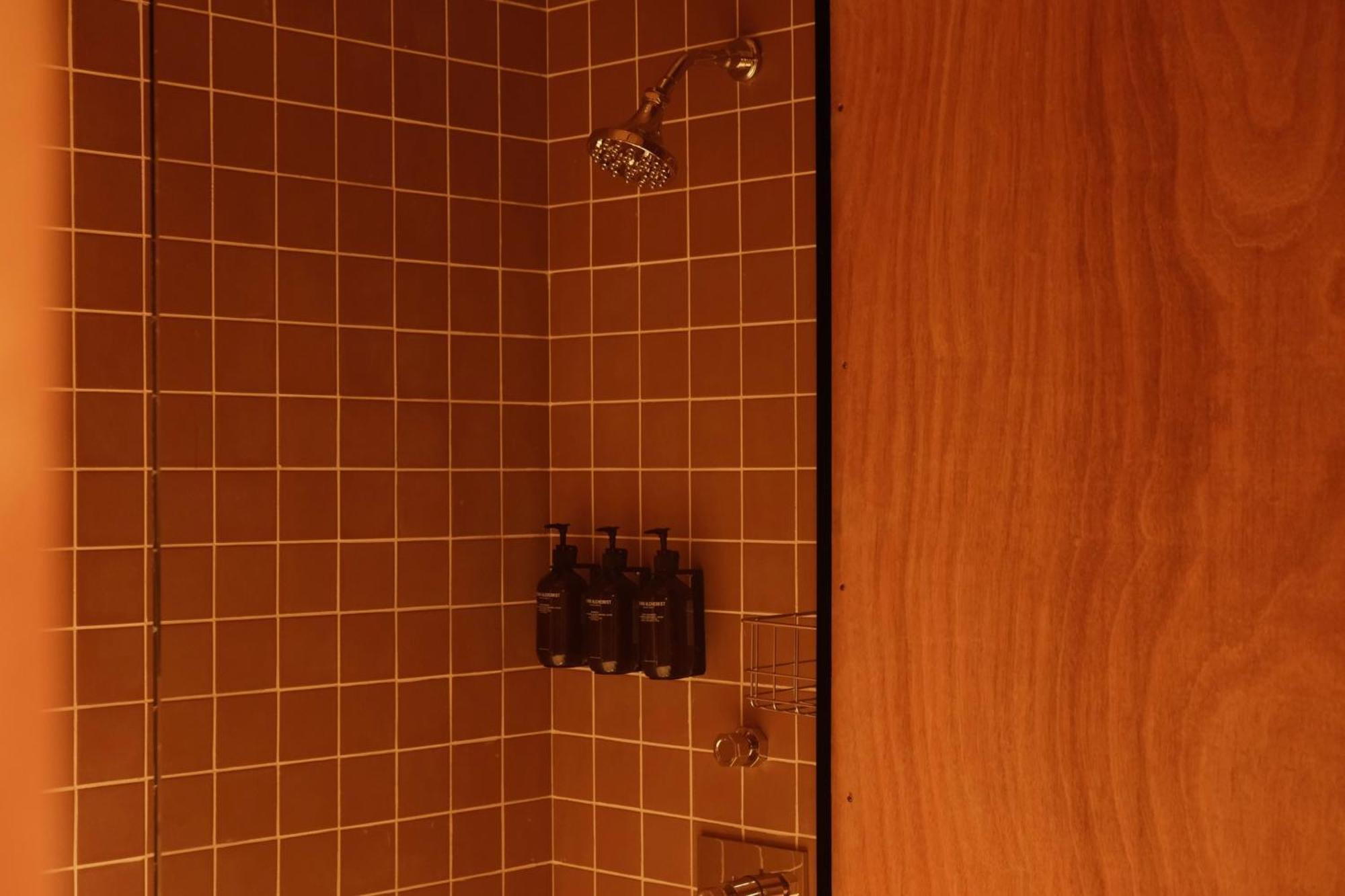 Rooms Hotel Батуми Экстерьер фото