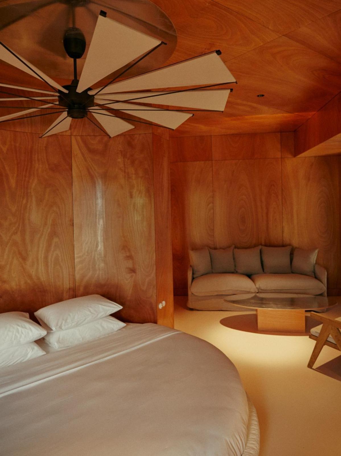 Rooms Hotel Батуми Экстерьер фото
