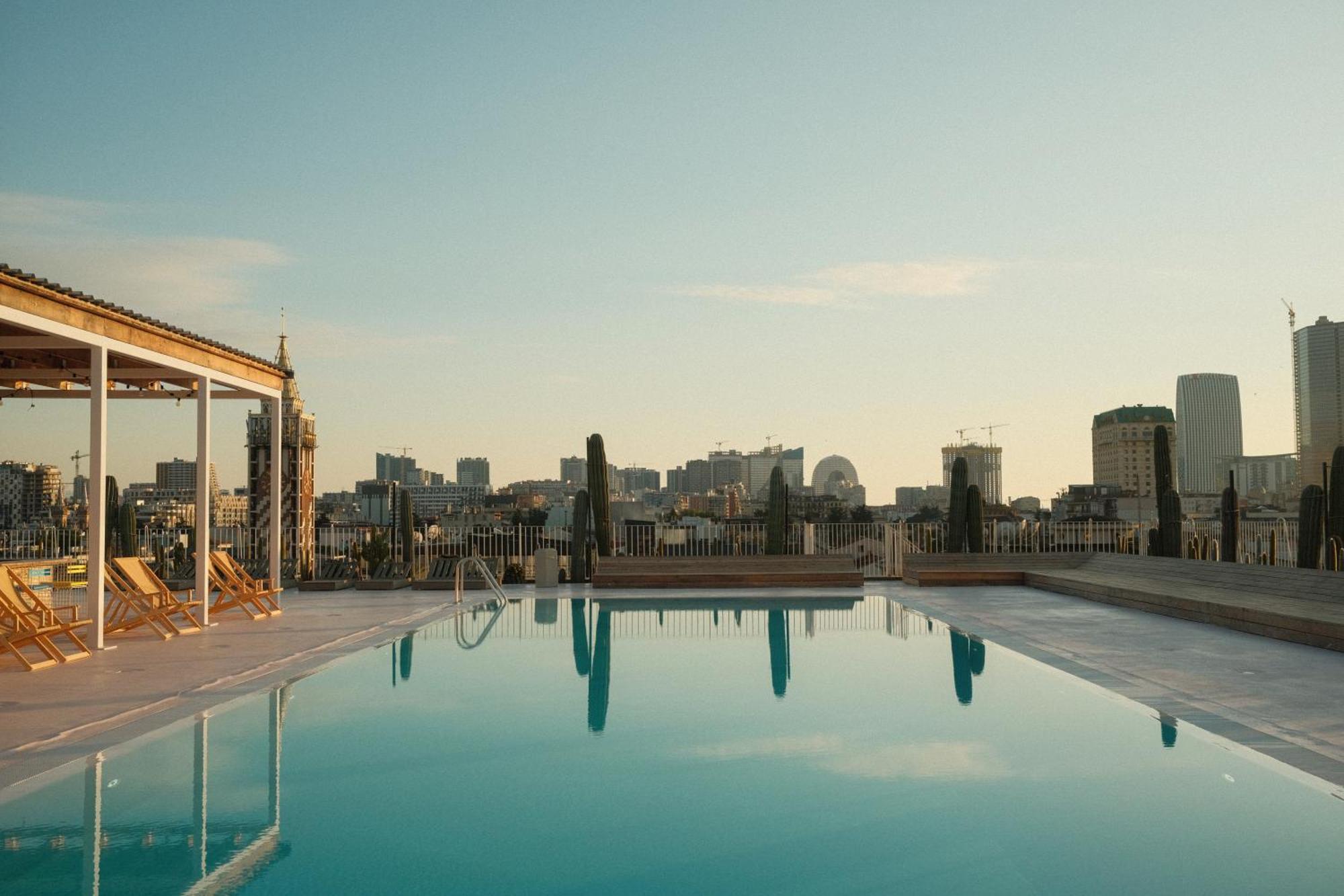 Rooms Hotel Батуми Экстерьер фото