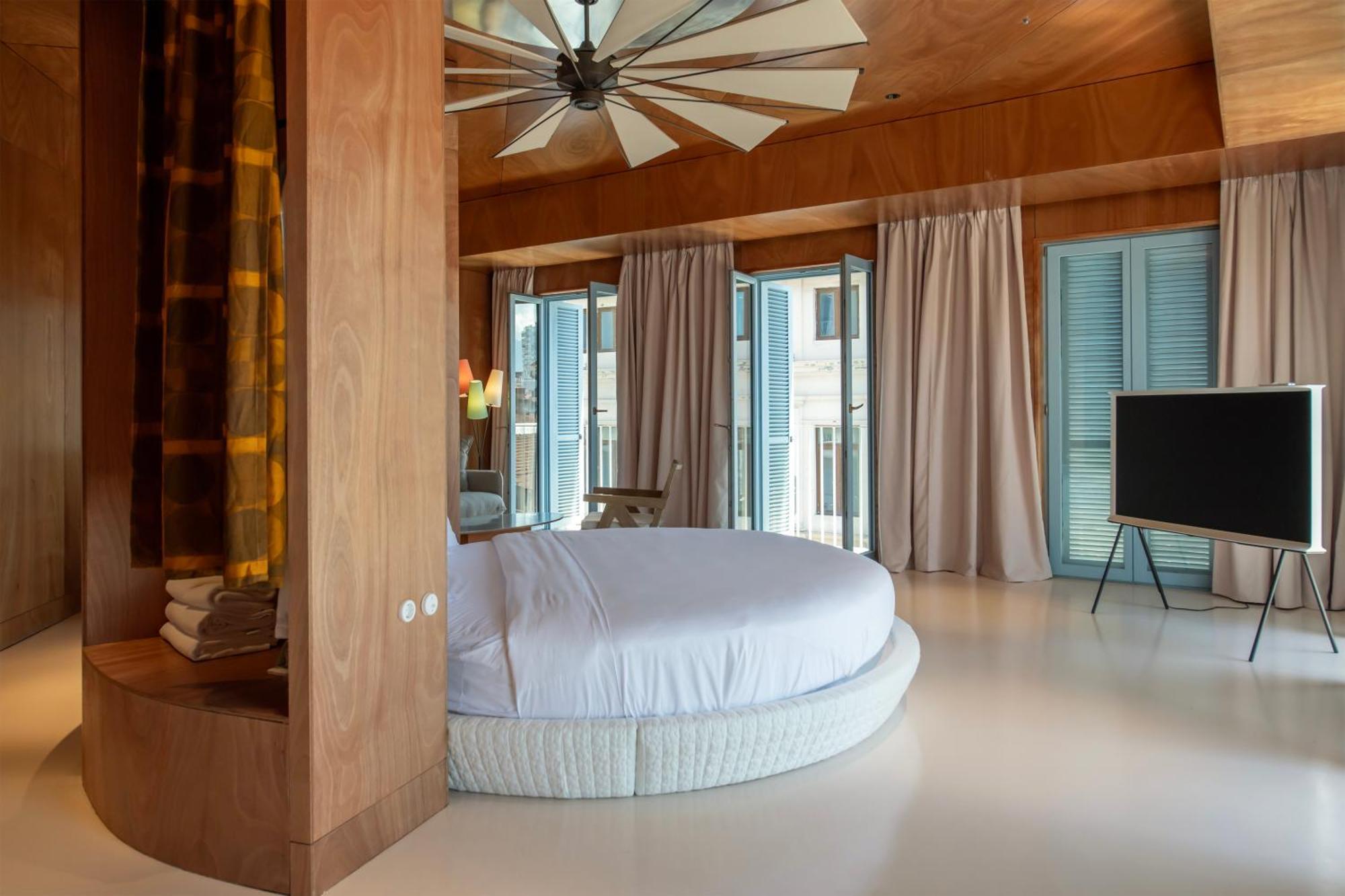 Rooms Hotel Батуми Экстерьер фото